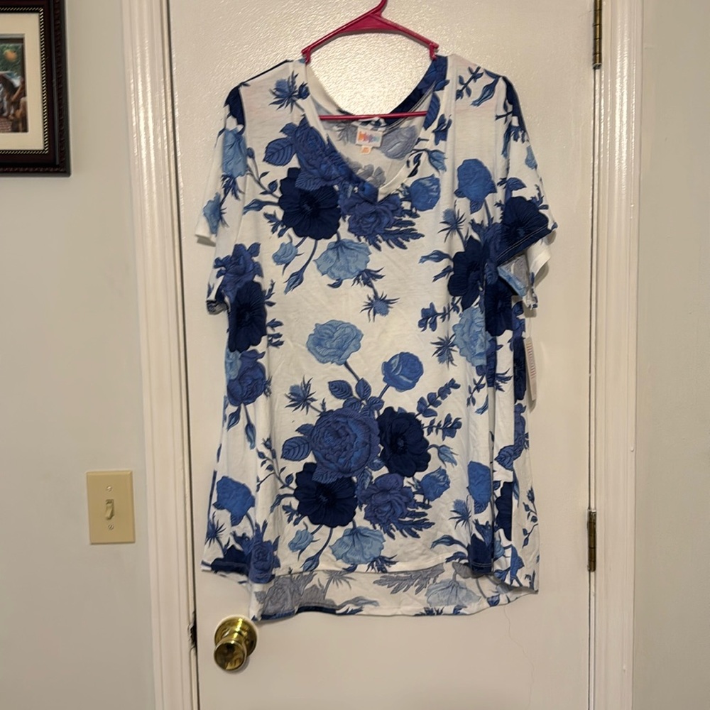 LulaRoe Christy Tee